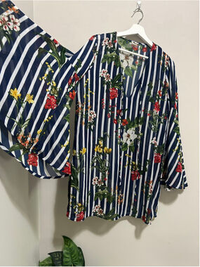 Women's Violet Sky Floral Striped Tunic Top, Swim Cover upSize M, Blue & White